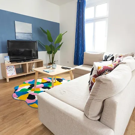 Fullhouse - Halle - K46 - Nespresso - 2 Queensize Beds - Smarttv